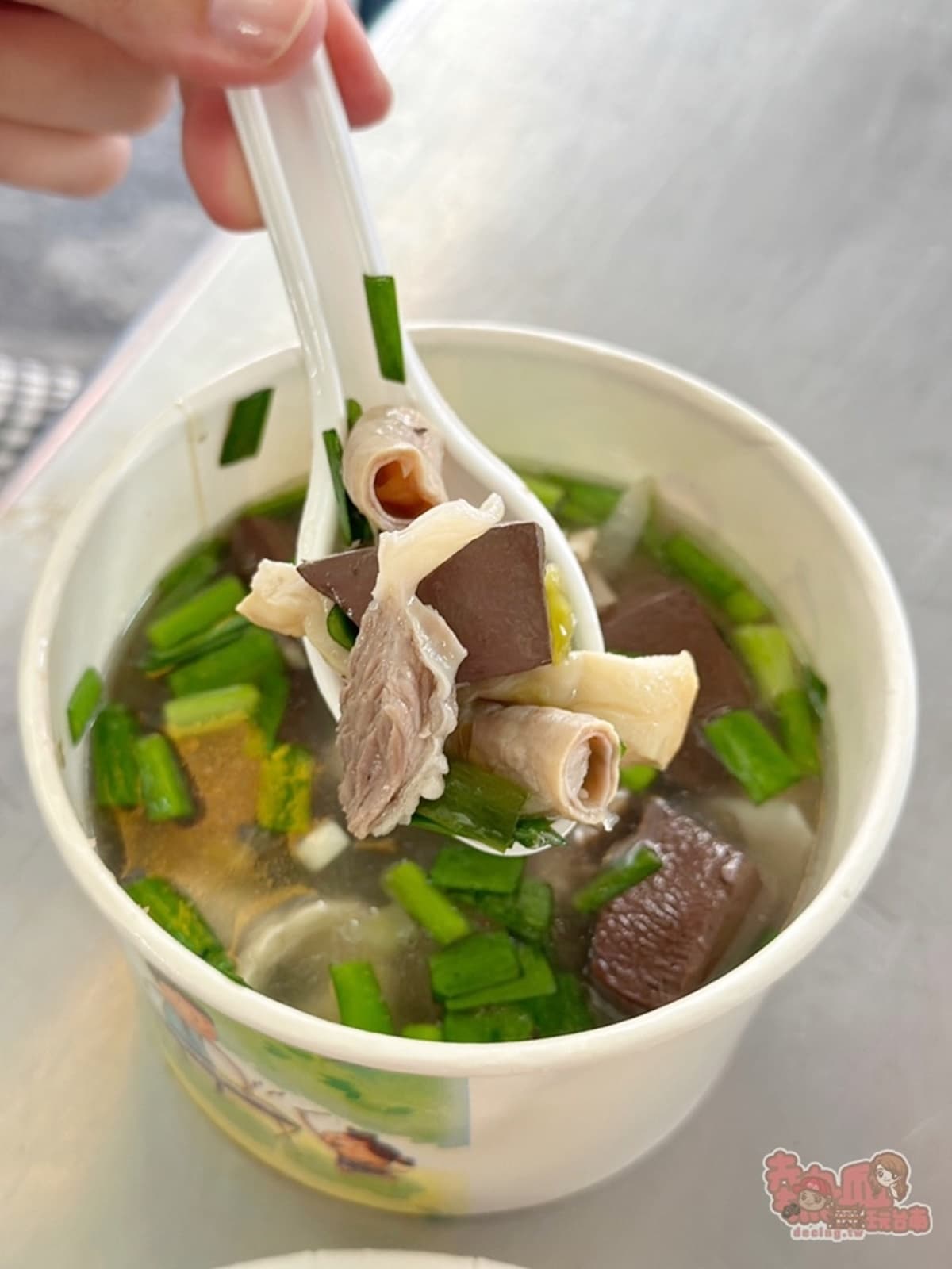 台南市場排隊夯翻!35元「米粉+炒麵」婆媽最愛銅板美食,滿料豬血湯也必點 台南市場排隊夯翻!35元「米粉+炒麵」婆媽最愛銅板美食,滿料豬血湯也必點