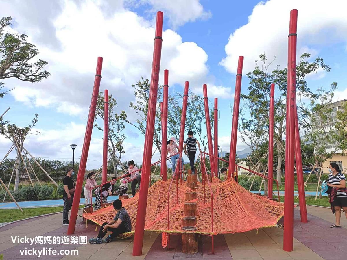 玩到斷電也不想走!屏東9家「免門票公園」:11米高闖關塔、巨型洋蔥溜滑梯 玩到斷電也不想走!屏東9家「免門票公園」:11米高闖關塔、巨型洋蔥溜滑梯