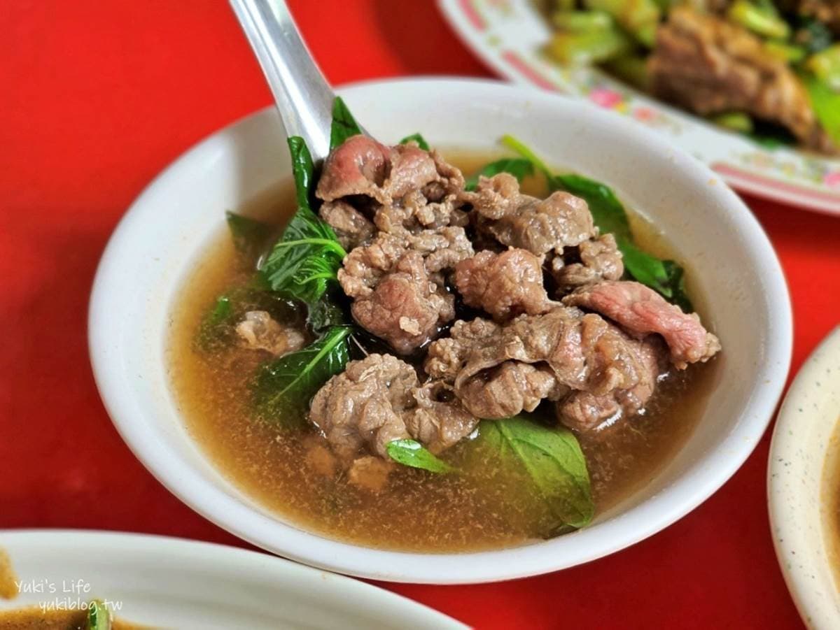 60元牛肉湯太佛心!給料不手軟還免費續湯,銅板價沙茶牛燴飯也必點 潮州美食:牛肉亮
