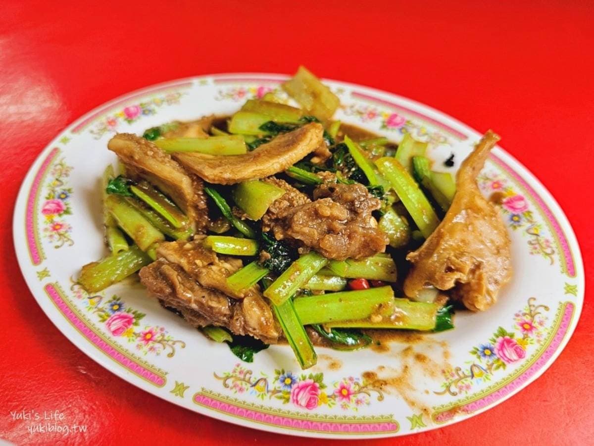 60元牛肉湯太佛心!給料不手軟還免費續湯,銅板價沙茶牛燴飯也必點 潮州美食:牛肉亮,沙茶牛雜。