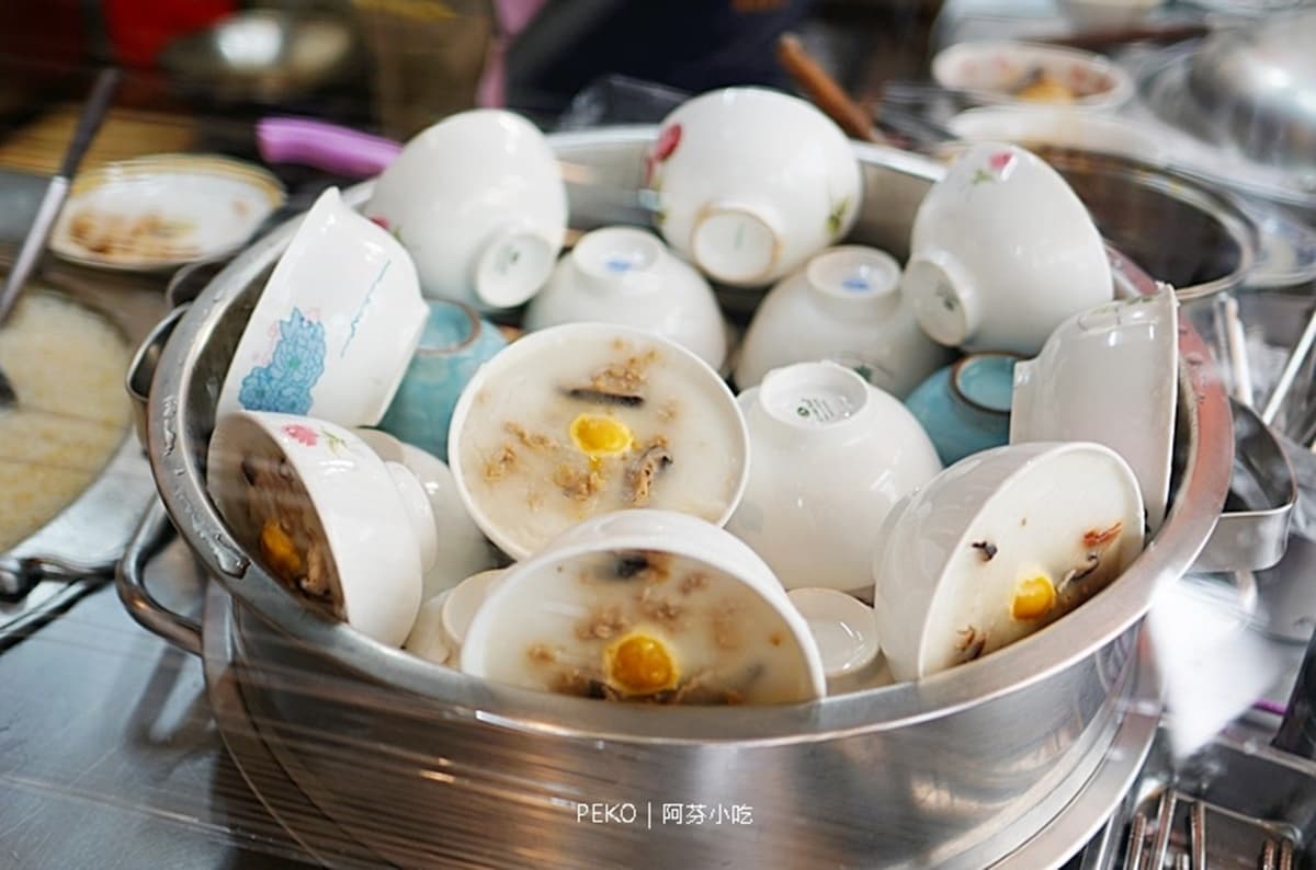 信義區銅板美食尋寶!光復市場周邊6必吃:爆餡芋泥包、排隊滿料豆腐捲 光復市場必吃美食|阿芬小吃