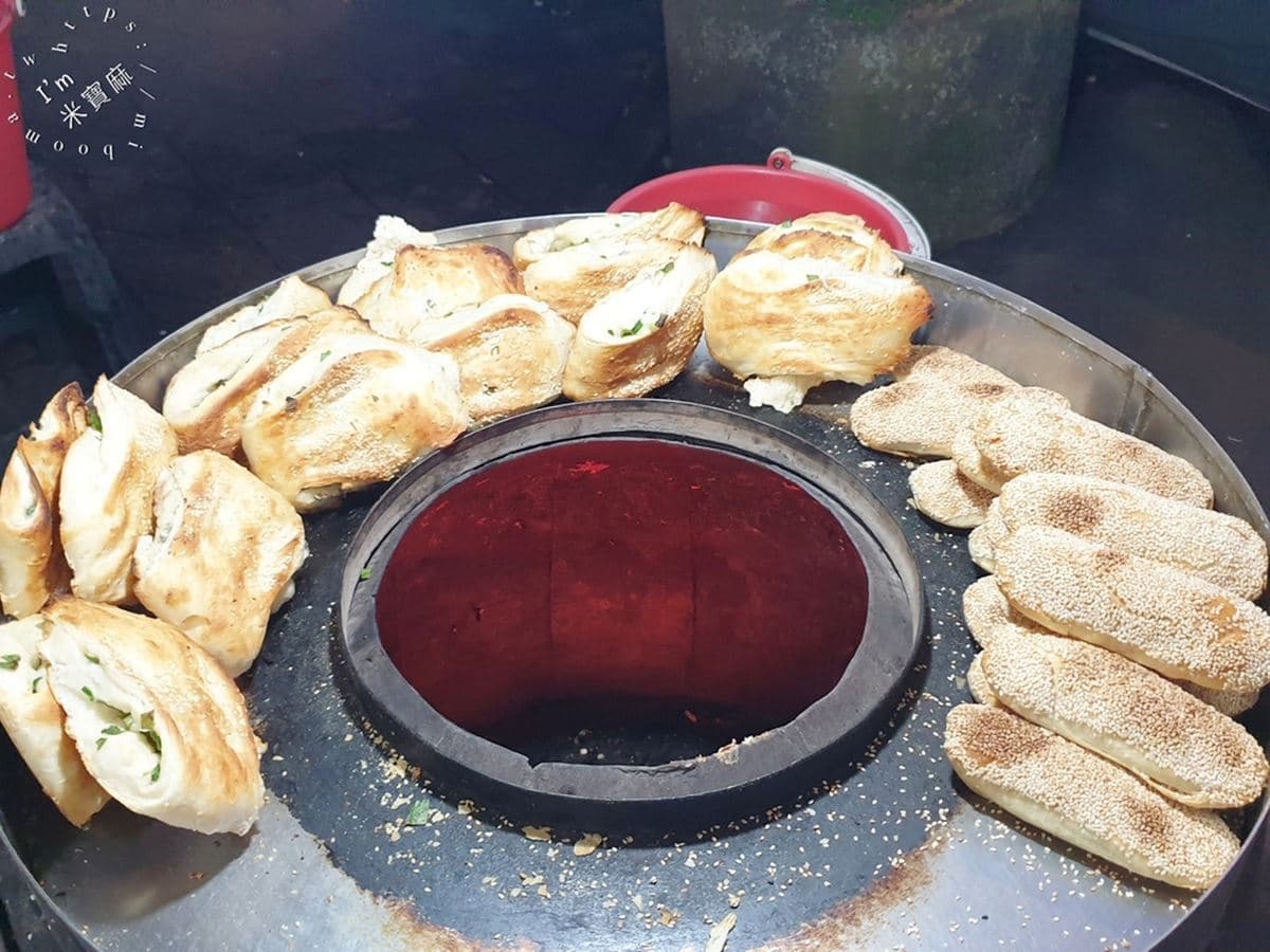 新疆人一天不吃都不行!烤「饢」炭香+麵香嚼勁十足,台灣「這裡」也吃得到 新疆人一天不吃都不行!烤「饢」炭香+麵香嚼勁十足,台灣「這裡」也吃得到