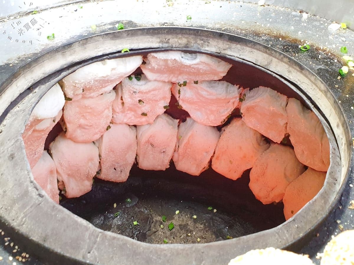新疆人一天不吃都不行!烤「饢」炭香+麵香嚼勁十足,台灣「這裡」也吃得到 新疆人一天不吃都不行!烤「饢」炭香+麵香嚼勁十足,台灣「這裡」也吃得到