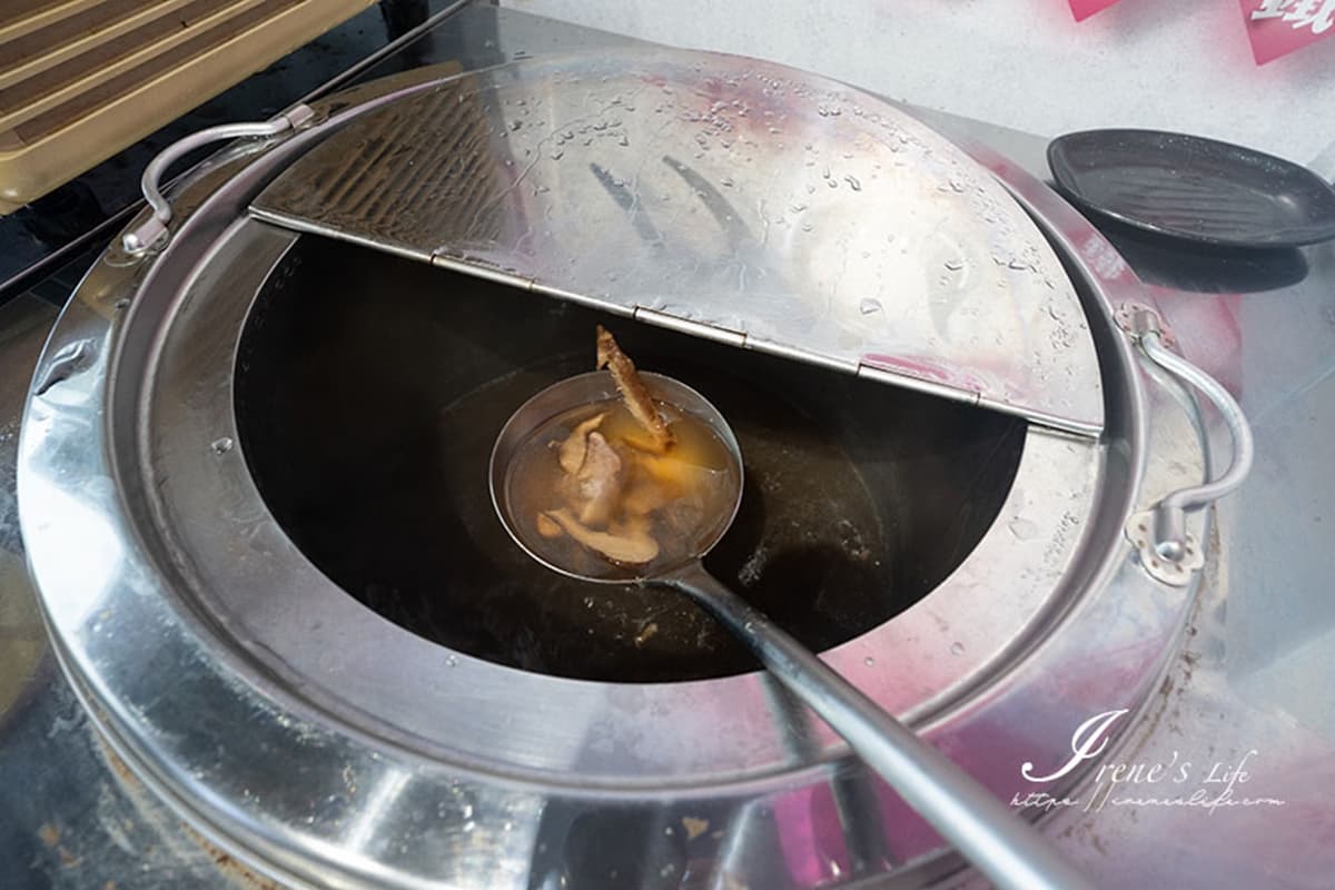 炒青菜免費續加!高CP值鐵板燒120元起,白飯、雞湯、飲品無限供應 炒青菜免費續加!高CP值鐵板燒120元起,白飯、雞湯、飲品無限供應