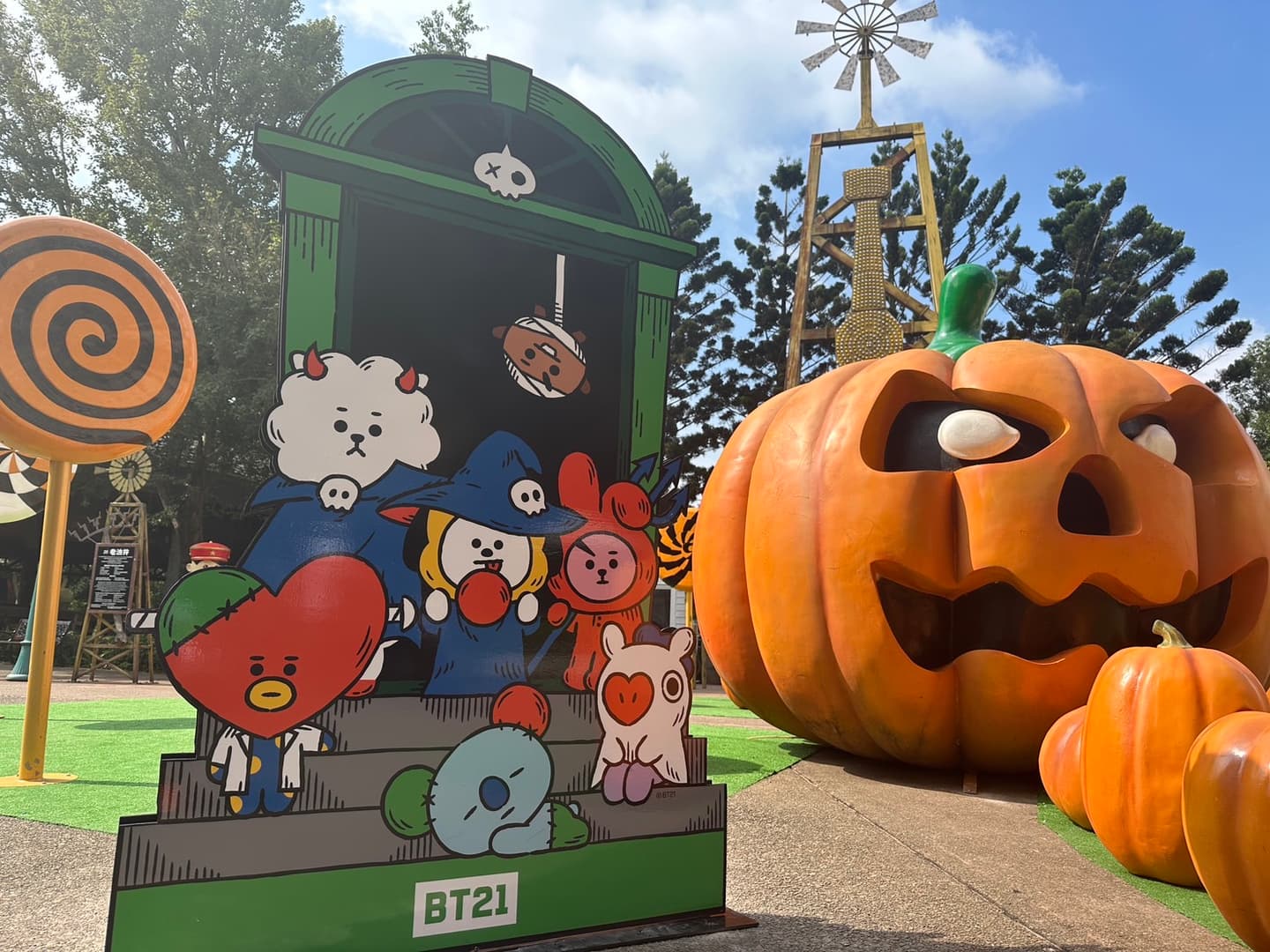 「六福村xBT21」首度夢幻聯名!萬聖節限定推3款專屬套票,還有快閃店可逛 「六福村xBT21」首度夢幻聯名!萬聖節限定推3款專屬套票,還有快閃店可逛