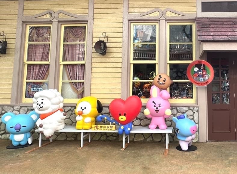 「六福村xBT21」首度夢幻聯名!萬聖節限定推3款專屬套票,還有快閃店可逛 「六福村xBT21」首度夢幻聯名!萬聖節限定推3款專屬套票,還有快閃店可逛
