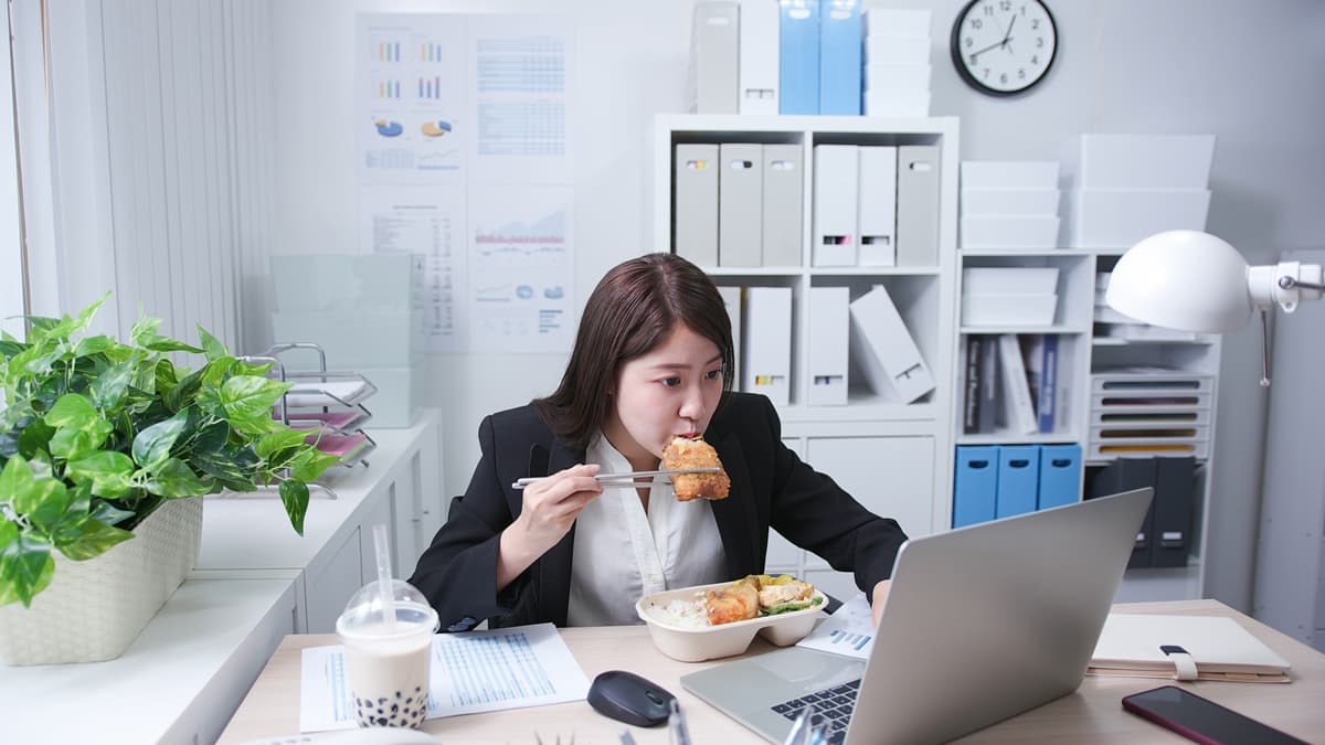 炒飯也上榜!專家曝外食族9大地雷美食,長期吃恐致「三高」