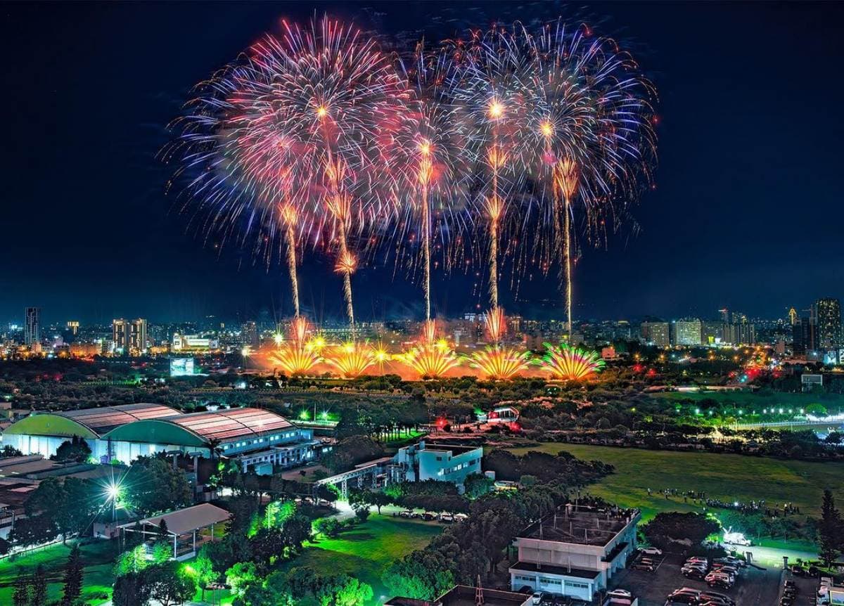 「2023國慶煙火」在台中!36分鐘、近3萬發免費拍到飽,16處最佳觀賞點快收 「2023國慶煙火」在台中!36分鐘、近3萬發免費拍到飽,16處最佳觀賞點快收