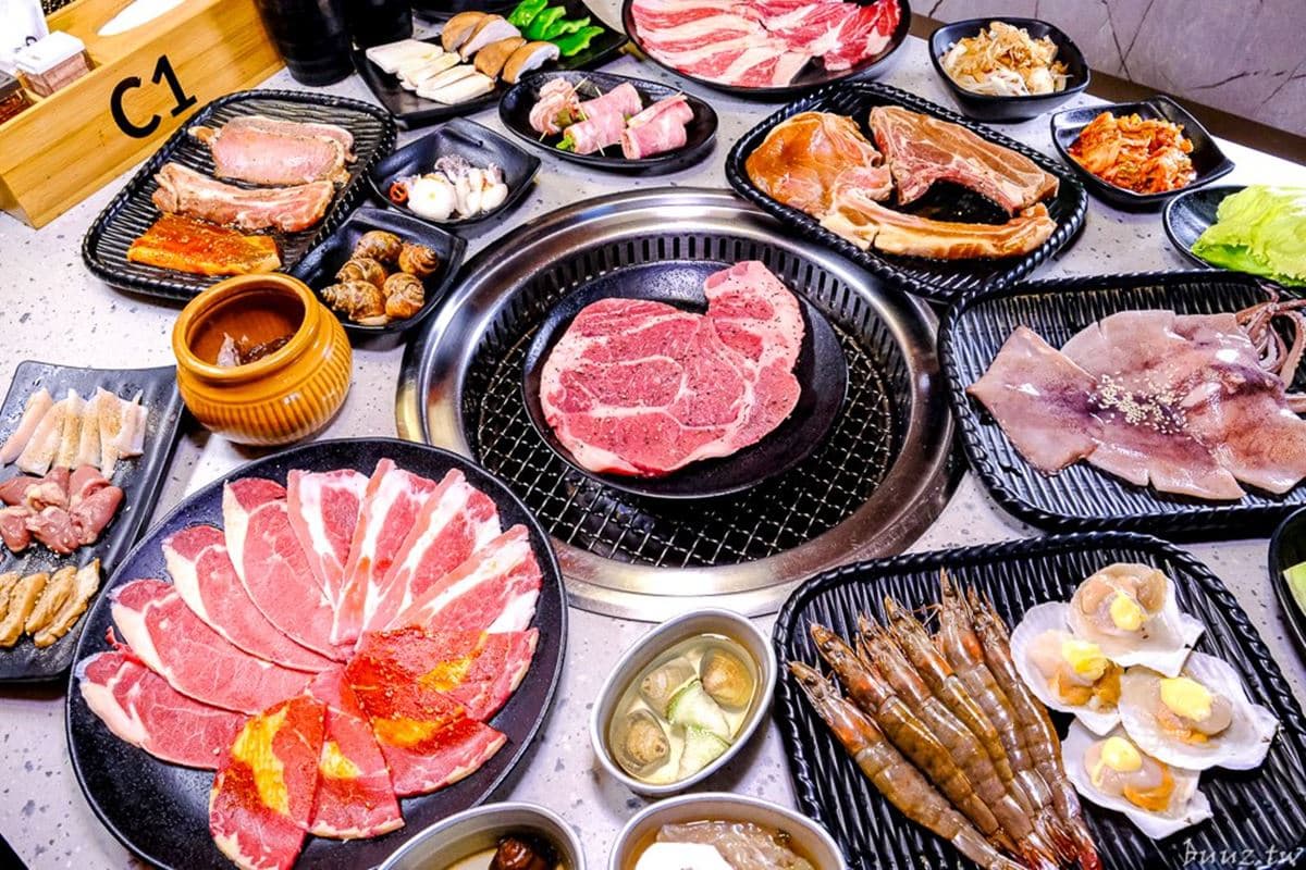 別只吃屋馬!台中12家最強燒肉吃到飽:329元起、火烤兩吃、日本料理無限供應 台中燒肉推薦「Yaki精緻炭火燒肉」主打大分量肉品,適合肉食控。