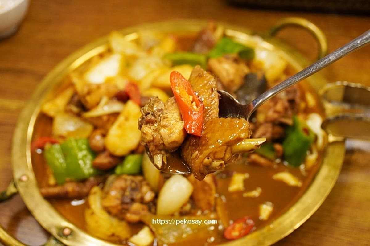 新疆姑娘手路菜!老饕激推「道地新疆烤肉」藏板橋,必點巨無霸肉串尺寸驚人 新疆姑娘手路菜!老饕激推「道地新疆烤肉」藏板橋,必點巨無霸肉串尺寸驚人