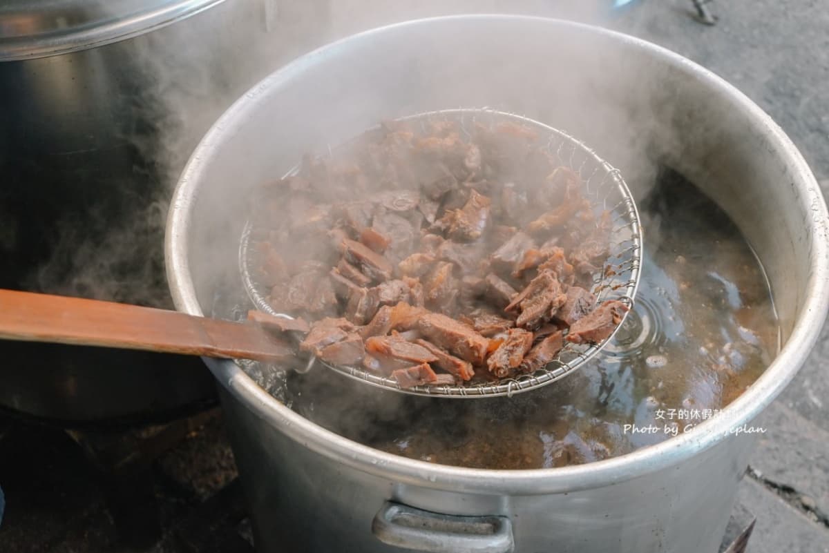 24小時都能吃!台北「高CP值牛肉麵」免費加湯喝到飽,必加銷魂辣牛油尬酸菜 24小時都能吃!台北「高CP值牛肉麵」免費加湯喝到飽,必加銷魂辣牛油尬酸菜