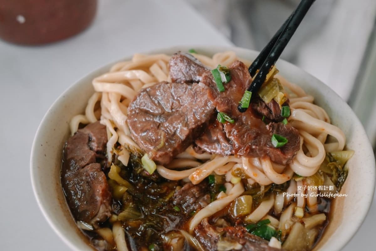 24小時都能吃!台北「高CP值牛肉麵」免費加湯喝到飽,必加銷魂辣牛油尬酸菜 24小時都能吃!台北「高CP值牛肉麵」免費加湯喝到飽,必加銷魂辣牛油尬酸菜