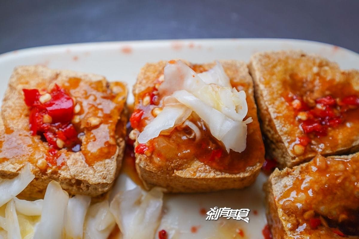 豬血湯免費喝到飽!台中「車站老牌臭豆腐」外脆內嫩,在地人下午茶推這家 豬血湯免費喝到飽!台中「車站老牌臭豆腐」外脆內嫩,在地人下午茶推這家