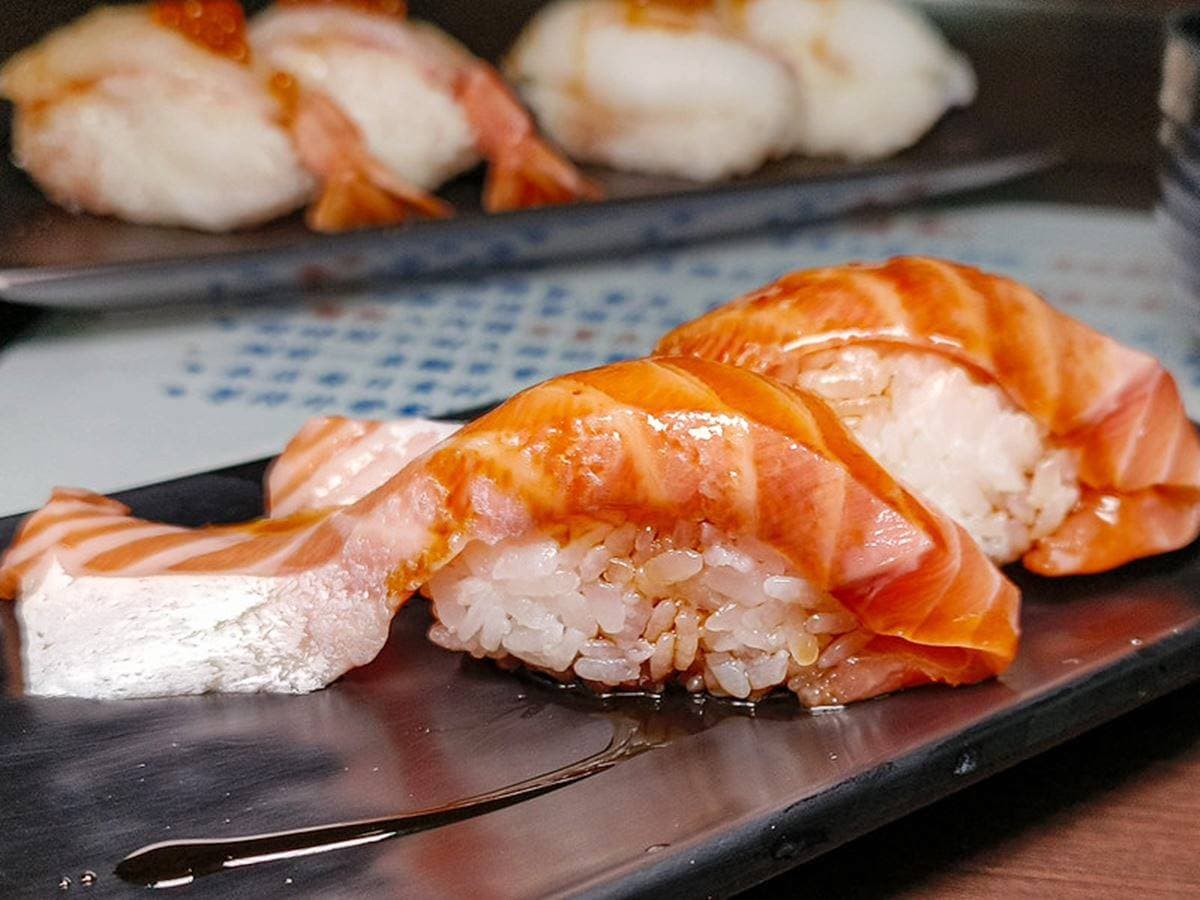 花蓮版「三味食堂」藏在這!巨無霸鮭魚壽司厚切不手軟,20元味噌湯魚肉滿滿 花蓮版「三味食堂」藏在這!巨無霸鮭魚壽司厚切不手軟,20元味噌湯魚肉滿滿
