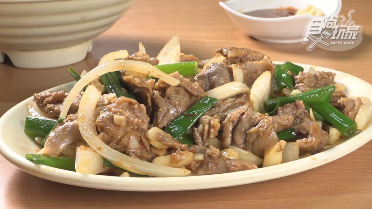 高雄看演唱會吃美食!必吃南部味蛋餅、眷村小吃,10家左營美食推薦 左營美食推薦:哈囉市場蓁牛雜湯