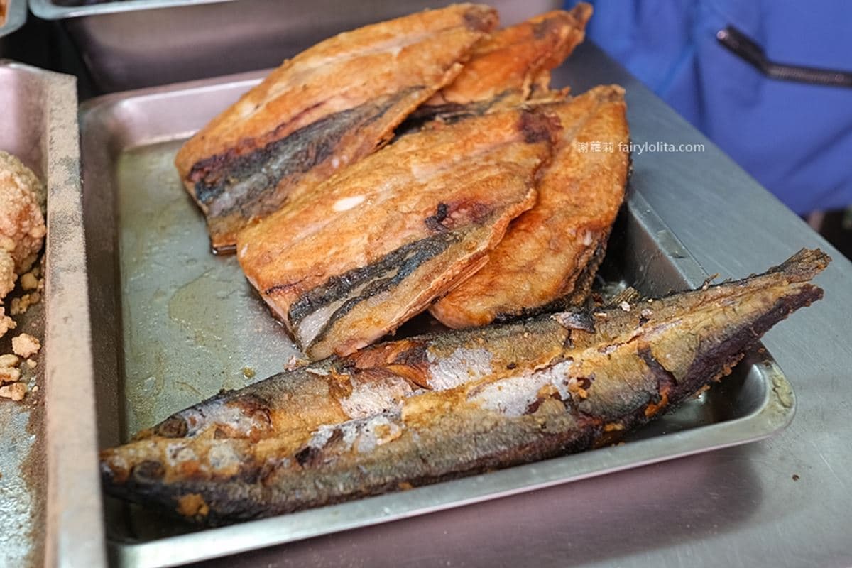 還沒開門先排爆!台北巷弄「隱藏版雞塊飯」滿到蓋不起來,配4樣菜CP值超高 還沒開門先排爆!台北巷弄「隱藏版雞塊飯」滿到蓋不起來,配4樣菜CP值超高