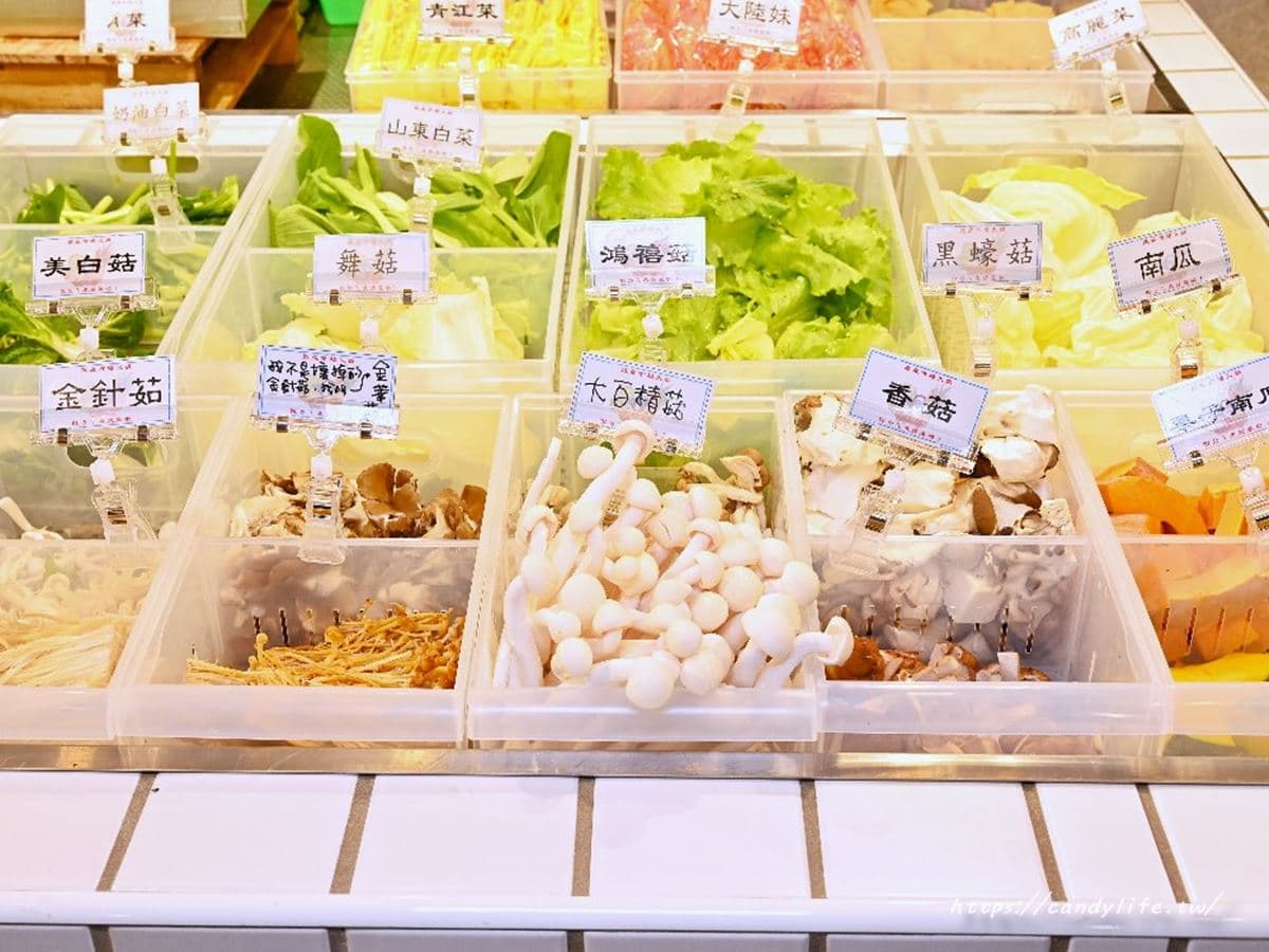 肉盤60元起買一送一!台中高CP值火鍋吃到飽,自助吧超過50種蔬菜任你夾(中獎公布) 肉盤60元起買一送一!台中高CP值火鍋吃到飽,自助吧超過50種蔬菜任你夾(中獎公布)