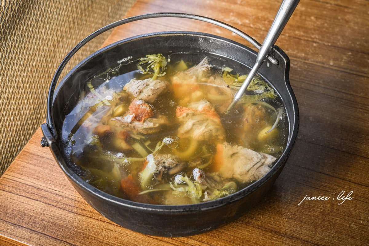 貨櫃屋藏飯店級烤鴨!台中暴紅「一鴨四吃」沒訂吃不到,肥美櫻桃鴨油亮噴香 貨櫃屋藏飯店級烤鴨!台中暴紅「一鴨四吃」沒訂吃不到,肥美櫻桃鴨油亮噴香