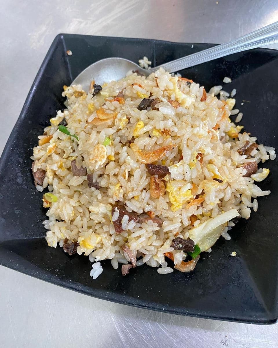 全台唯一「蜂蜜蛋糕炒飯」!高雄小吃齊名鼎泰豐,香甜蛋糕+肉鬆意外超搭 全台唯一「蜂蜜蛋糕炒飯」!高雄小吃齊名鼎泰豐,香甜蛋糕+肉鬆意外超搭