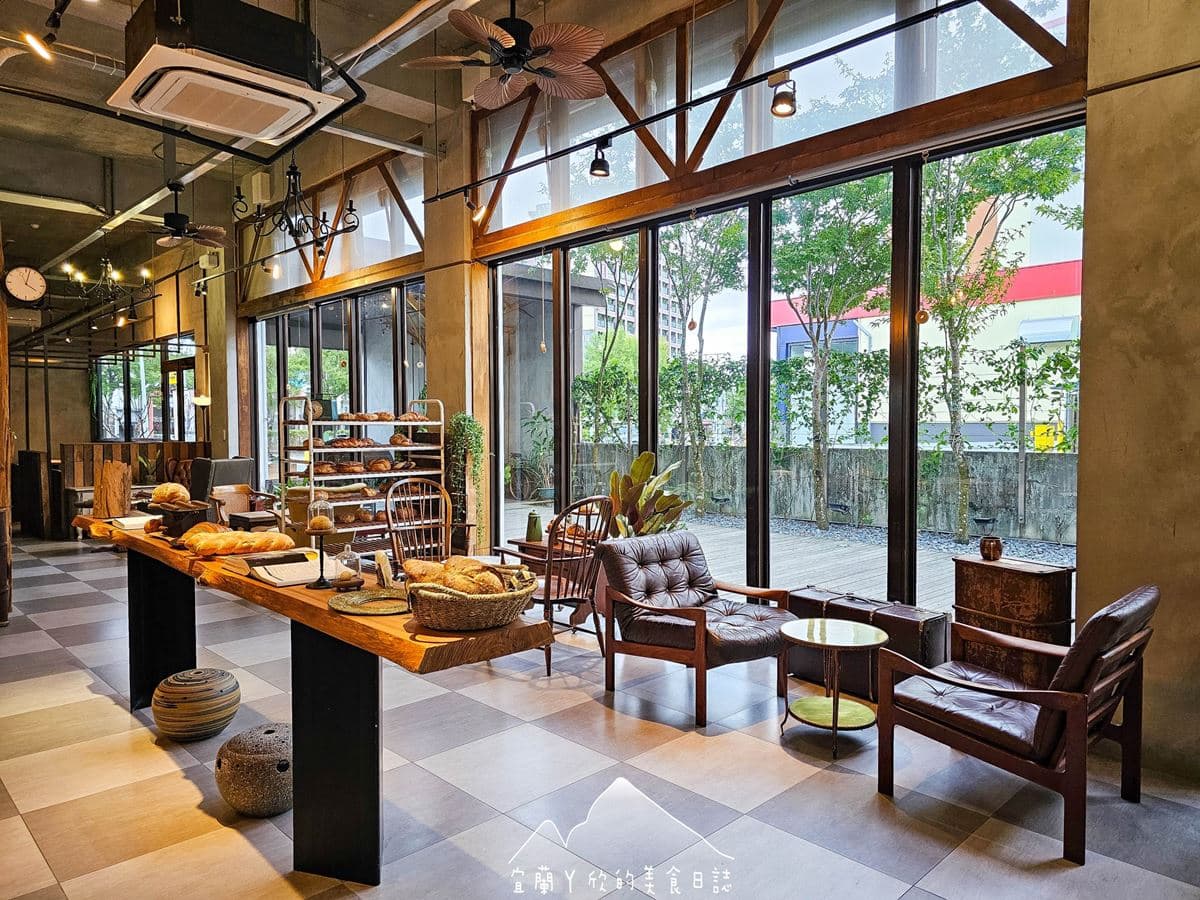 宜蘭全新必買伴手禮!超狂「巨無霸可頌」比臉還大,九宮格奶油餐包一咬噴香 宜蘭全新必買伴手禮!超狂「巨無霸可頌」比臉還大,九宮格奶油餐包一咬噴香