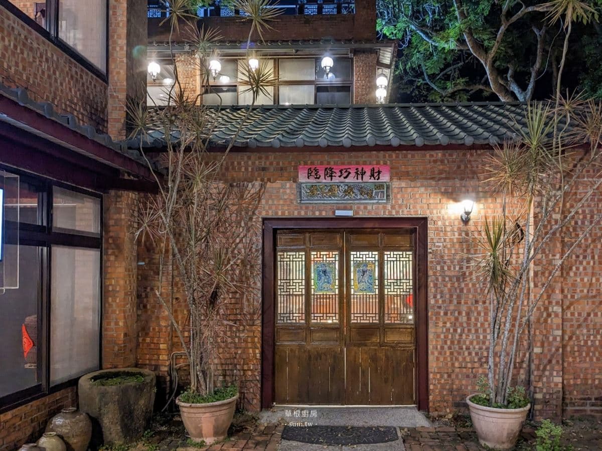 新竹超狂「烤鴨五吃」!爽嗑醬爆鴨骨、酸菜鴨湯,竹科人熱炒聚餐吃這家 新竹超狂「烤鴨五吃」!爽嗑醬爆鴨骨、酸菜鴨湯,竹科人熱炒聚餐吃這家