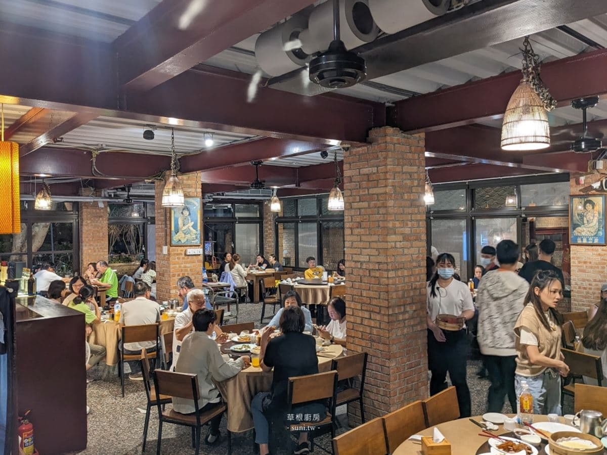 新竹超狂「烤鴨五吃」!爽嗑醬爆鴨骨、酸菜鴨湯,竹科人熱炒聚餐吃這家 新竹超狂「烤鴨五吃」!爽嗑醬爆鴨骨、酸菜鴨湯,竹科人熱炒聚餐吃這家