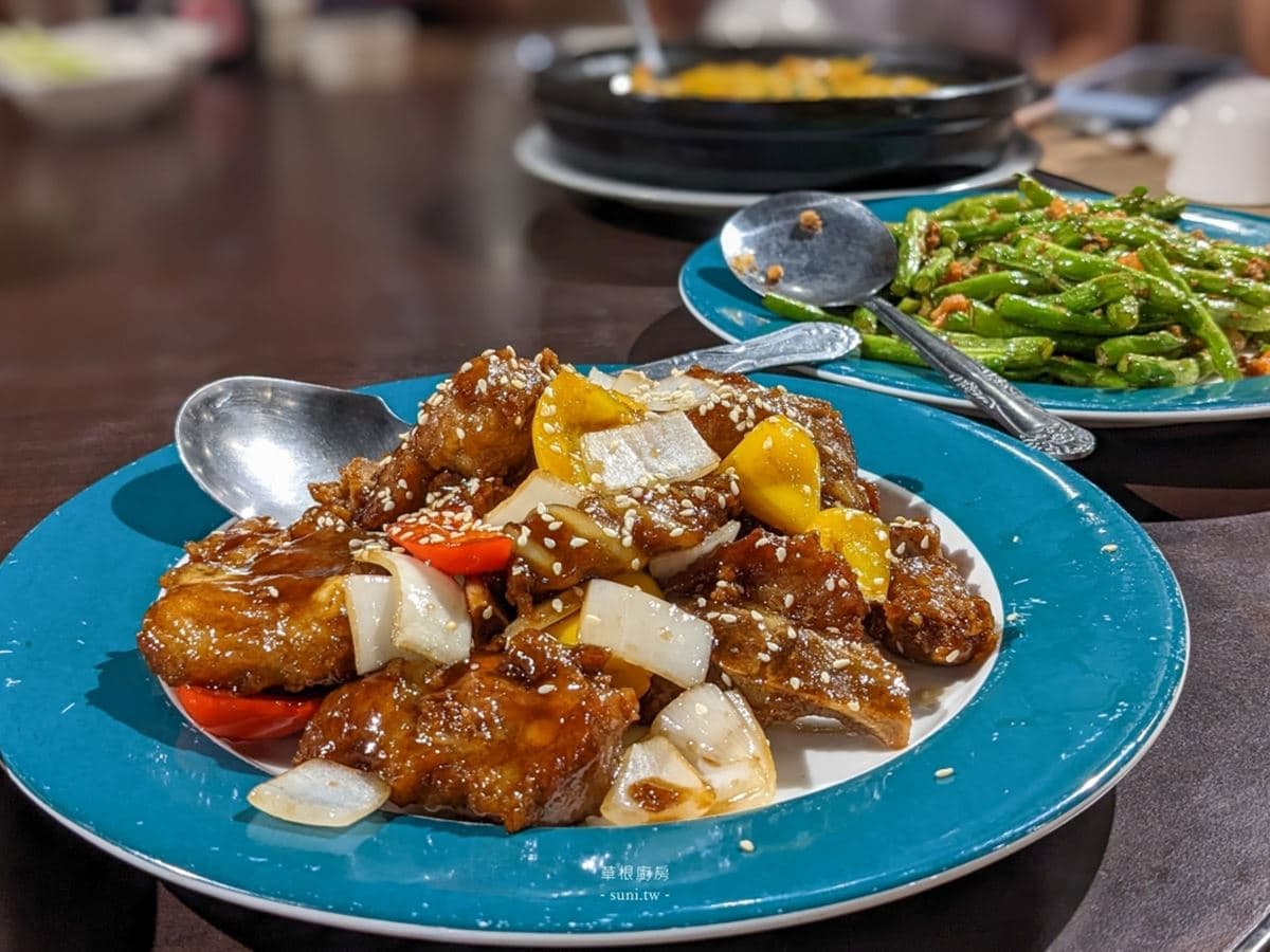 新竹超狂「烤鴨五吃」!爽嗑醬爆鴨骨、酸菜鴨湯,竹科人熱炒聚餐吃這家 新竹超狂「烤鴨五吃」!爽嗑醬爆鴨骨、酸菜鴨湯,竹科人熱炒聚餐吃這家