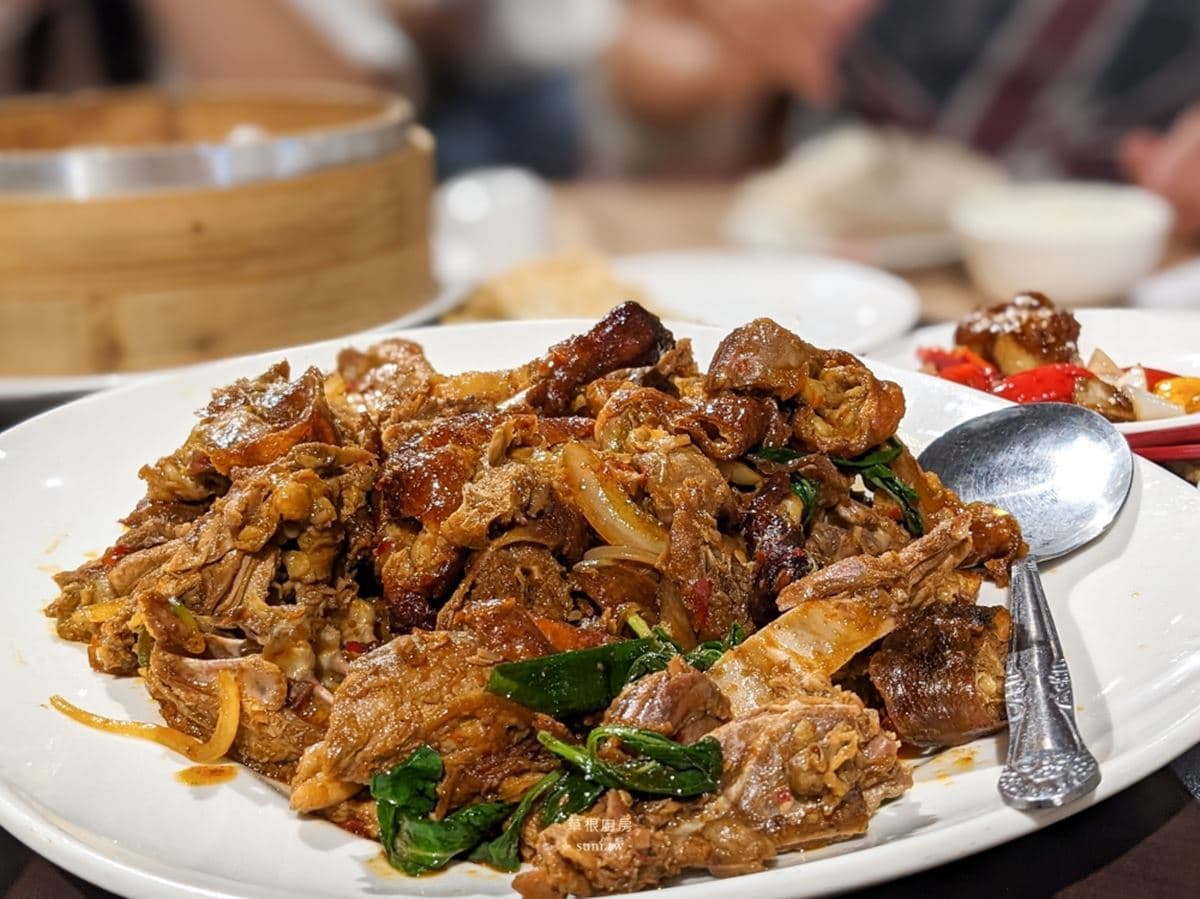 新竹超狂「烤鴨五吃」!爽嗑醬爆鴨骨、酸菜鴨湯,竹科人熱炒聚餐吃這家 新竹超狂「烤鴨五吃」!爽嗑醬爆鴨骨、酸菜鴨湯,竹科人熱炒聚餐吃這家