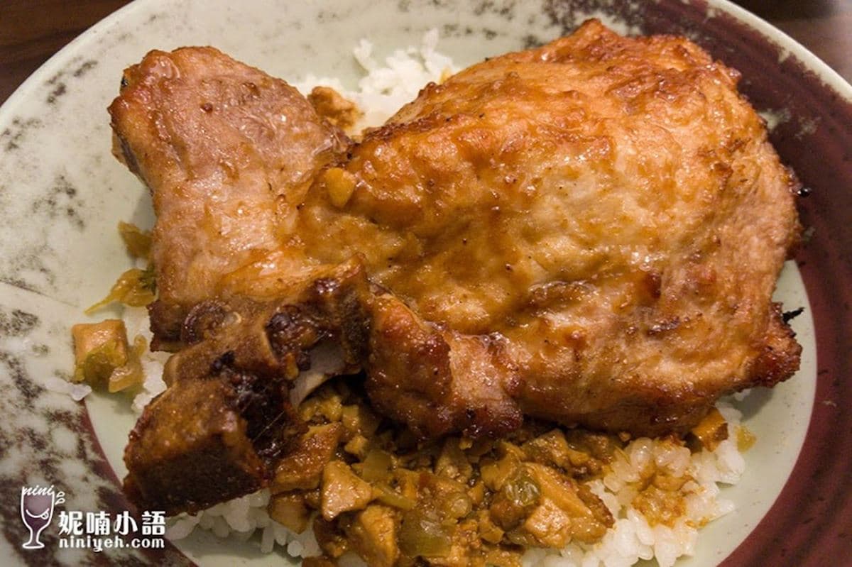 通通千則好評認證!老饕最愛雙北6家排骨飯:南門市場必吃、免費加飯加湯 淡水餐廳美食推薦|必吃古早味排骨飯【Google 4.6星】