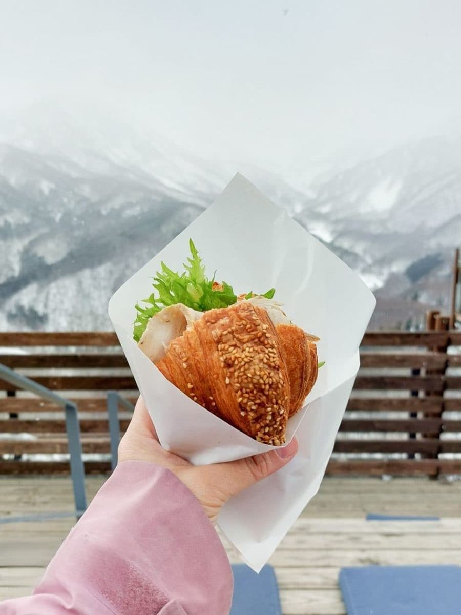滑雪也要吃好料!日本最新必吃「雪場美食」TOP7:現煎蒜酥牛排、巨無霸可頌 滑雪也要吃好料!日本最新必吃「雪場美食」TOP7:現煎蒜酥牛排、巨無霸可頌
