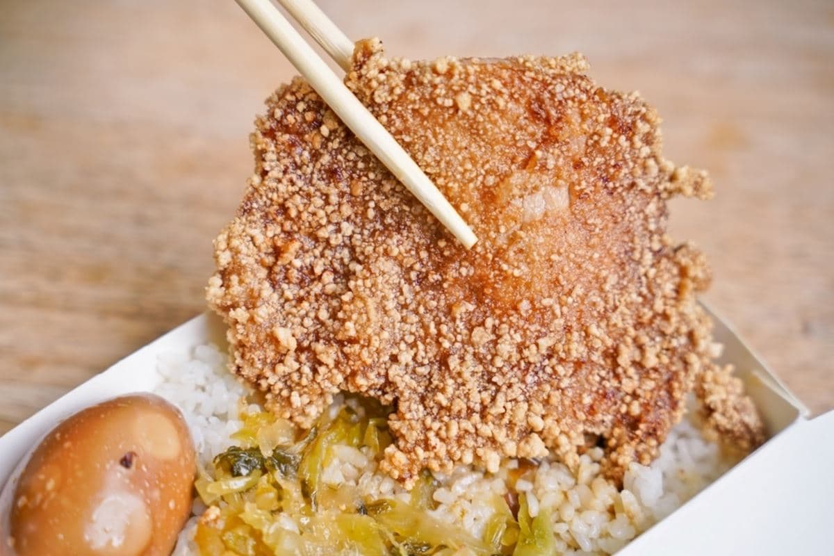 「2026高雄奶茶節」9月回歸!開喝奶茶一條街名店,鹽埕最強小吃名單快收藏 高雄鹽埕美食推薦26家!駁二特區必吃、奶茶一條街、古早味蒸蛋湯