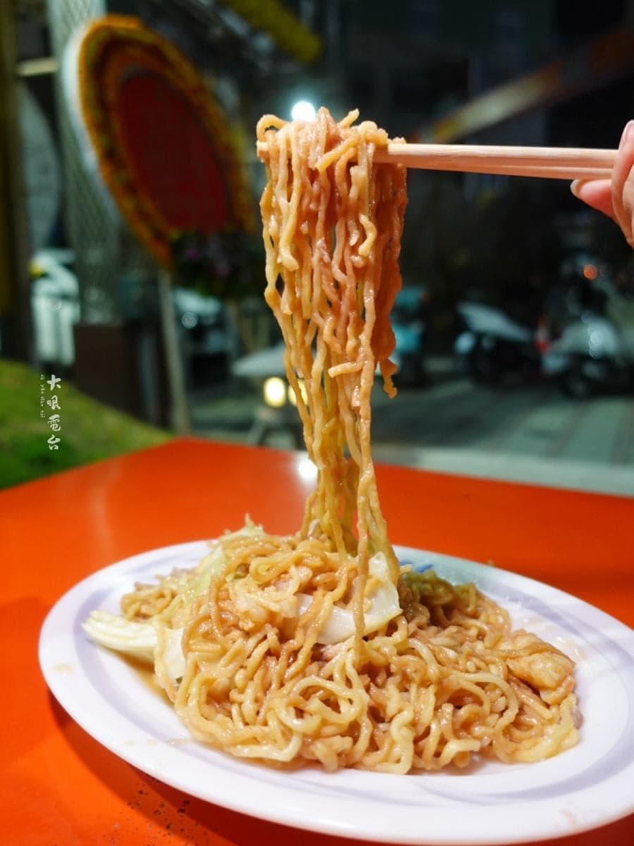 台南超難訂「無菜單燒烤攤」!在地人才知廟口老店,堅持炭火翻烤僅開4小時 台南超難訂「無菜單燒烤攤」!在地人才知廟口老店,堅持炭火翻烤僅開4小時