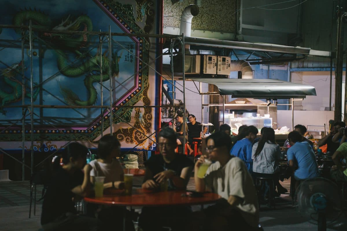 台南超難訂「無菜單燒烤攤」!在地人才知廟口老店,堅持炭火翻烤僅開4小時 台南超難訂「無菜單燒烤攤」!在地人才知廟口老店,堅持炭火翻烤僅開4小時