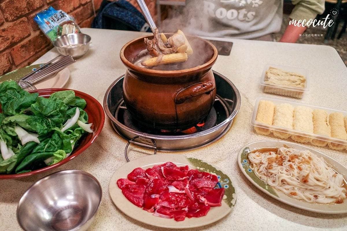 全台生意最好「炭燒薑母鴨」是這家!薑香濃郁肉質嫩,排隊人潮滿到隔壁巷 全台生意最好「炭燒薑母鴨」是這家!薑香濃郁肉質嫩,排隊人潮滿到隔壁巷