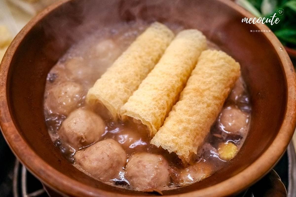 全台生意最好「炭燒薑母鴨」是這家!薑香濃郁肉質嫩,排隊人潮滿到隔壁巷 全台生意最好「炭燒薑母鴨」是這家!薑香濃郁肉質嫩,排隊人潮滿到隔壁巷