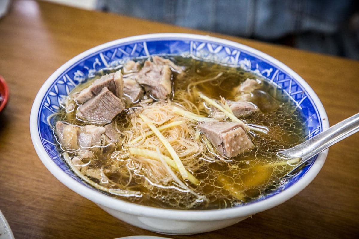 飄香75年老字號!銅板價「當歸鴨麵線」在地人早餐激推,百元鴨肉CP值超高 飄香75年老字號!銅板價「當歸鴨麵線」在地人早餐激推,百元鴨肉CP值超高