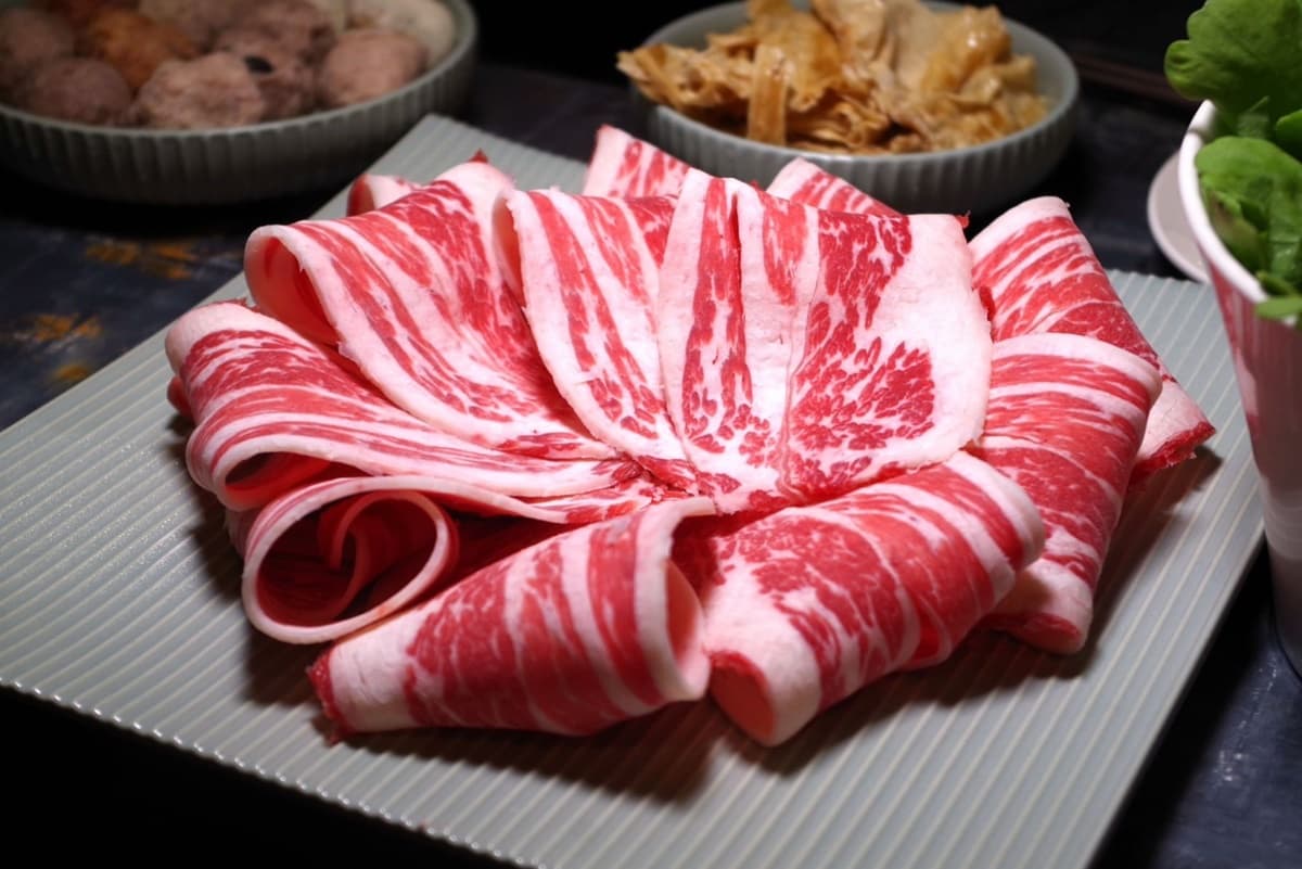 【獨家】肉品買一送一!超夯「麻辣鴛鴦鍋」AI教父也愛嗑,必點老撈滑牛 【獨家】肉品買一送一!超夯「麻辣鴛鴦鍋」AI教父也愛嗑,必點老撈滑牛