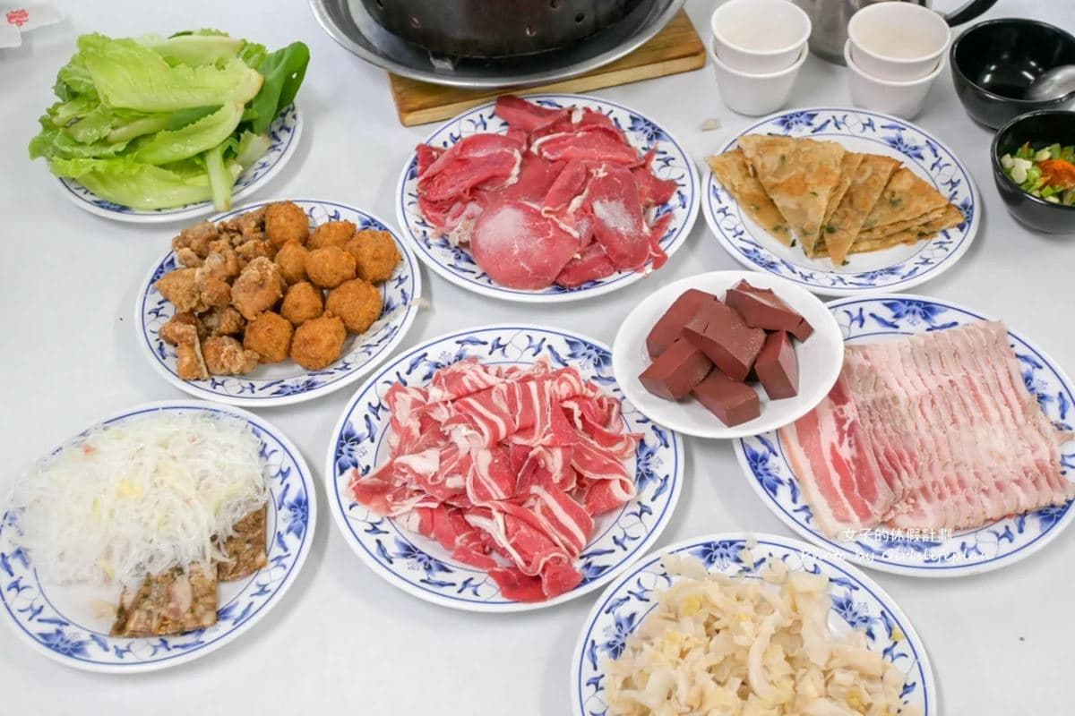 肉肉無限吃到飽!全台5大必吃「酸菜白肉鍋」:60年老字號、免費加鴨血豆腐 肉肉無限吃到飽!全台5大必吃「酸菜白肉鍋」:60年老字號、免費加鴨血豆腐