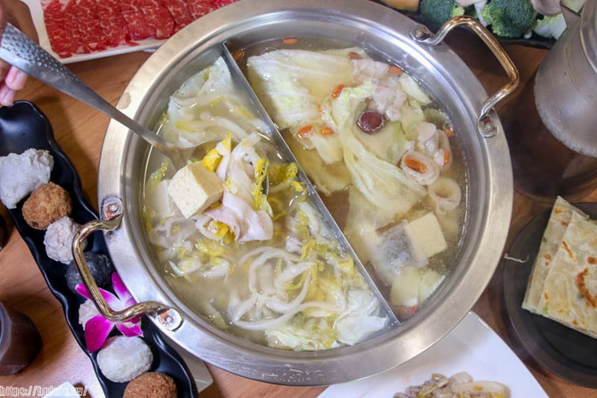 肉肉無限吃到飽!全台5大必吃「酸菜白肉鍋」:60年老字號、免費加鴨血豆腐 肉肉無限吃到飽!全台5大必吃「酸菜白肉鍋」:60年老字號、免費加鴨血豆腐