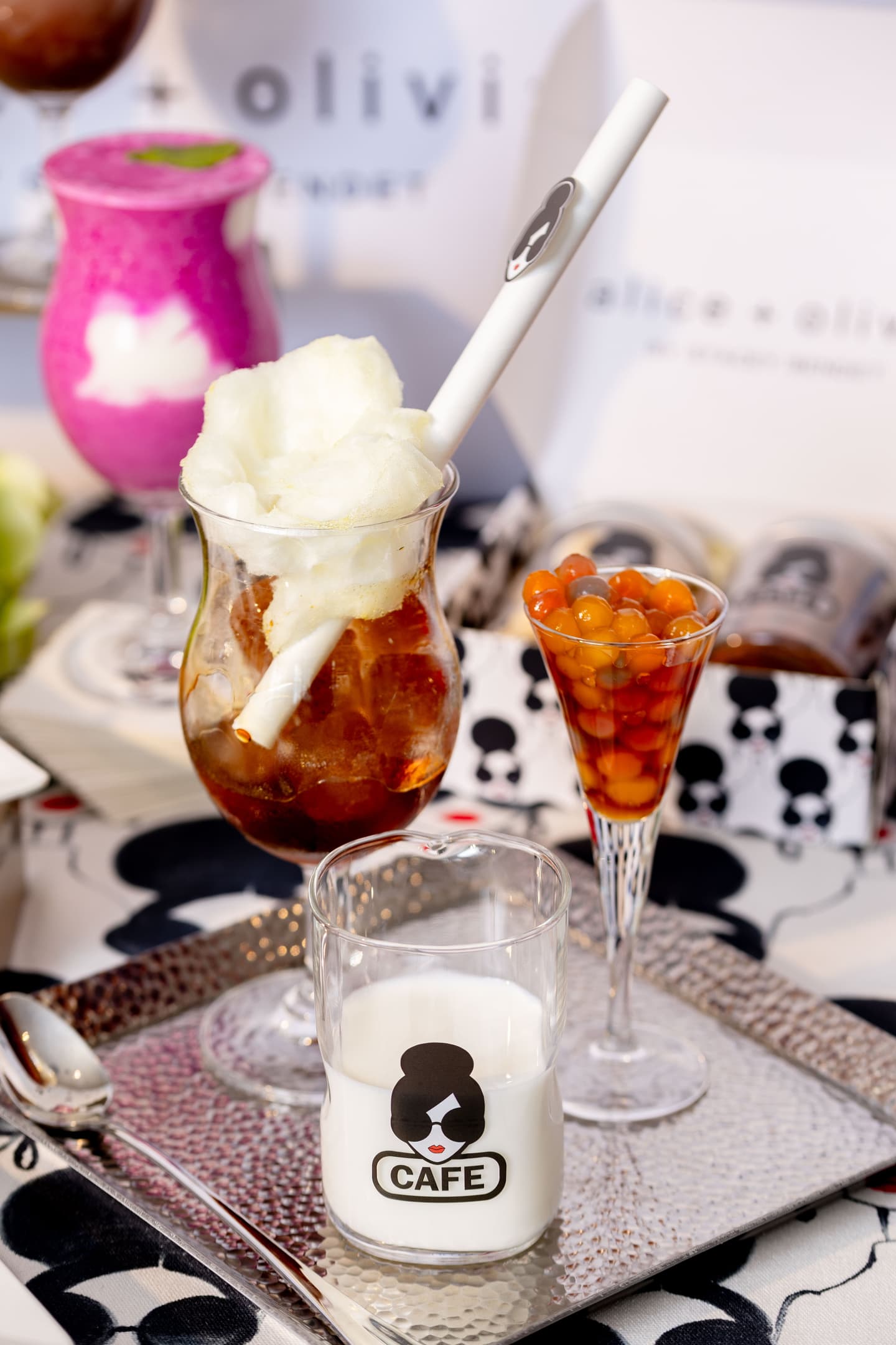 【新開店】最美娃娃頭咖啡廳!全球首間alice + olivia Café,開幕亮點筆記 【新開店】最美娃娃頭咖啡廳!全球首間alice + olivia Café,開幕亮點筆記