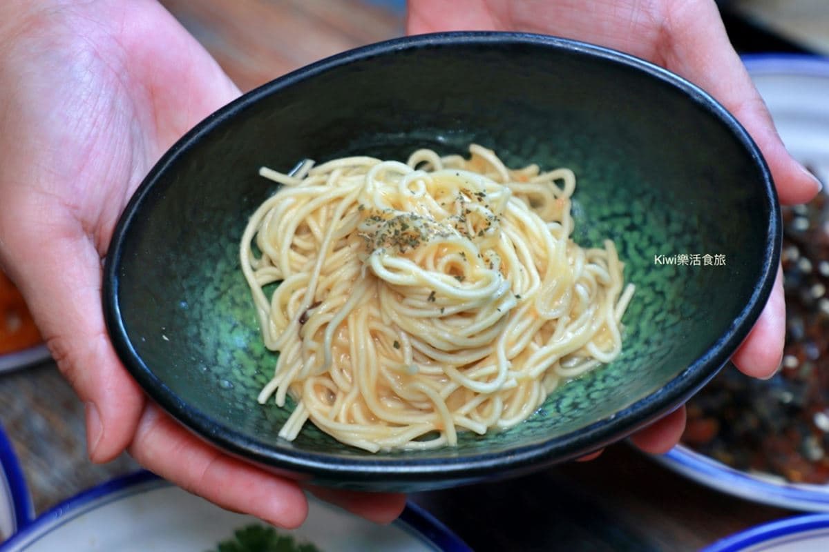 爆量草莓無限吃!399元拉麵、炸物、甜點通通吃到飽,香菜皮蛋拉麵等你挑戰 爆量草莓無限吃!399元拉麵、炸物、甜點通通吃到飽,香菜皮蛋拉麵等你挑戰
