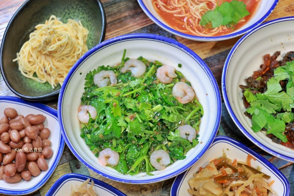 爆量草莓無限吃!399元拉麵、炸物、甜點通通吃到飽,香菜皮蛋拉麵等你挑戰 爆量草莓無限吃!399元拉麵、炸物、甜點通通吃到飽,香菜皮蛋拉麵等你挑戰