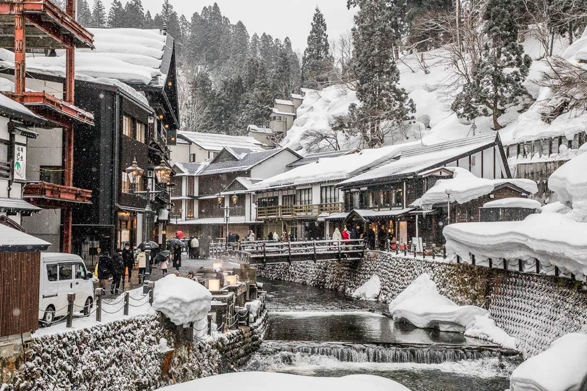 根本《神隱少女》夢幻場景!搶拍超浪漫「雪景溫泉街」,還能爽泡免費足湯 根本《神隱少女》夢幻場景!搶拍超浪漫「雪景溫泉街」,還能爽泡免費足湯