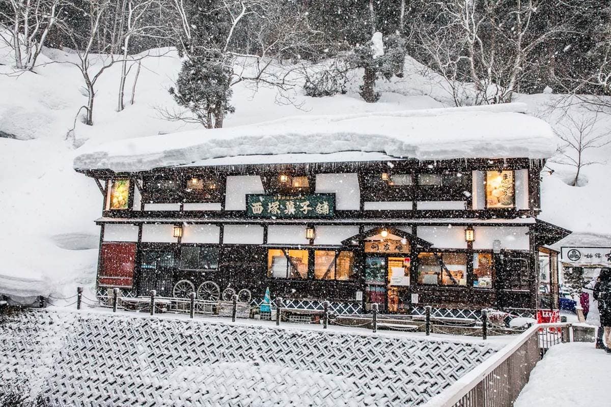 根本《神隱少女》夢幻場景!搶拍超浪漫「雪景溫泉街」,還能爽泡免費足湯 根本《神隱少女》夢幻場景!搶拍超浪漫「雪景溫泉街」,還能爽泡免費足湯
