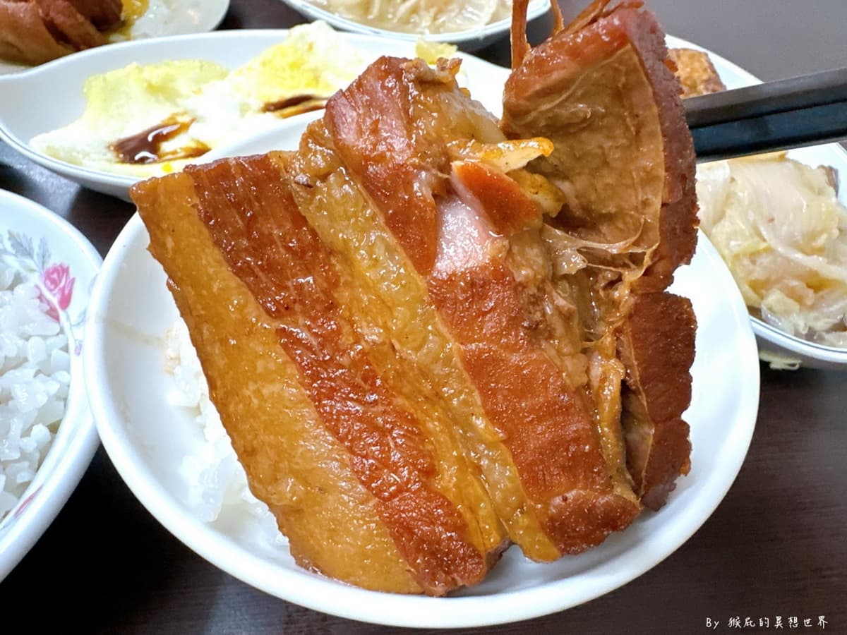 24小時都能吃!台中「銷魂三層爌肉飯」夜貓超愛,免費加爆酸菜、辣椒 24小時都能吃!台中「銷魂三層爌肉飯」夜貓超愛,免費加爆酸菜、辣椒