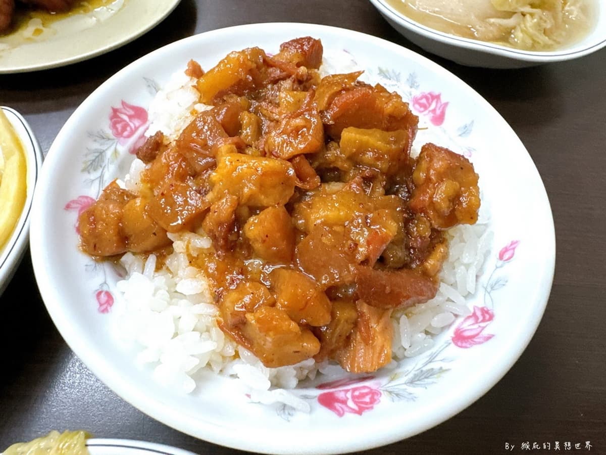 24小時都能吃!台中「銷魂三層爌肉飯」夜貓超愛,免費加爆酸菜、辣椒 24小時都能吃!台中「銷魂三層爌肉飯」夜貓超愛,免費加爆酸菜、辣椒