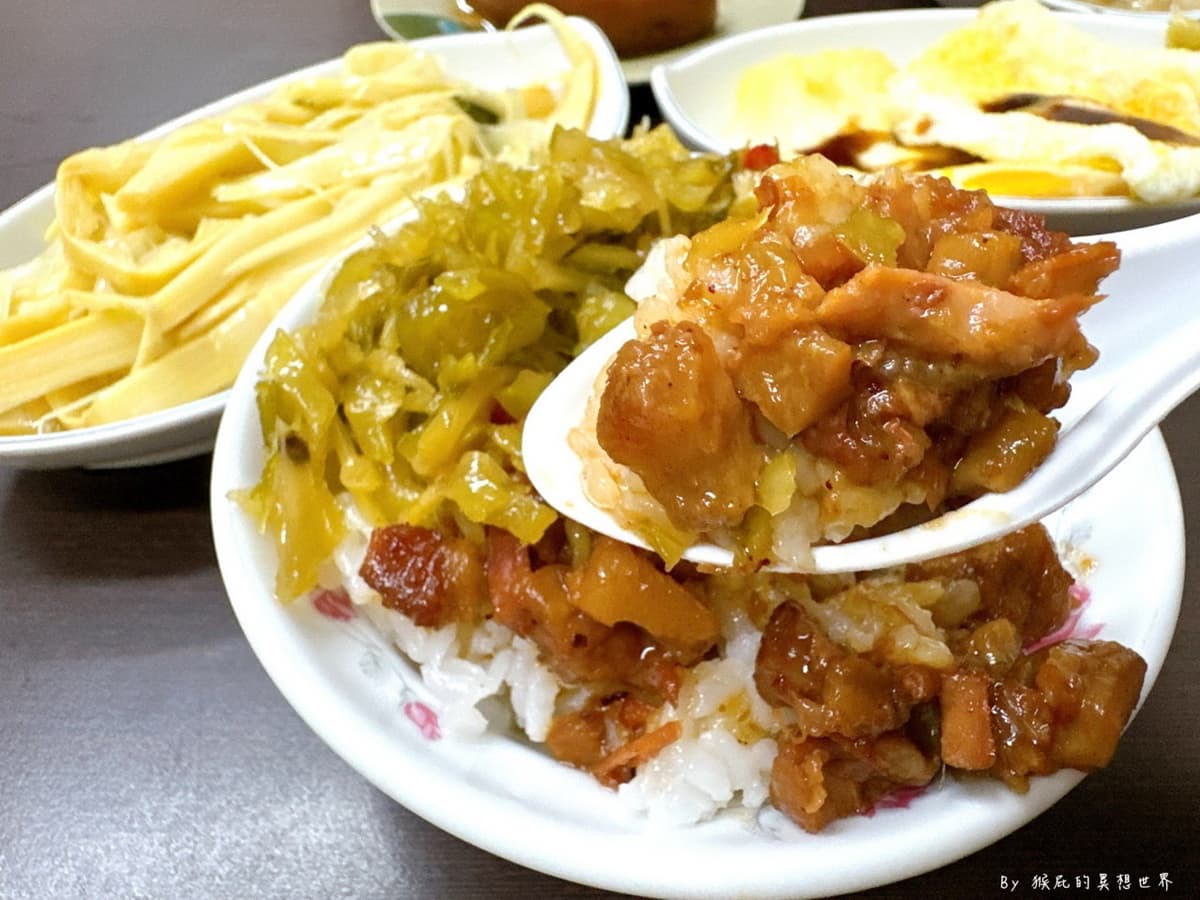 24小時都能吃!台中「銷魂三層爌肉飯」夜貓超愛,免費加爆酸菜、辣椒 24小時都能吃!台中「銷魂三層爌肉飯」夜貓超愛,免費加爆酸菜、辣椒