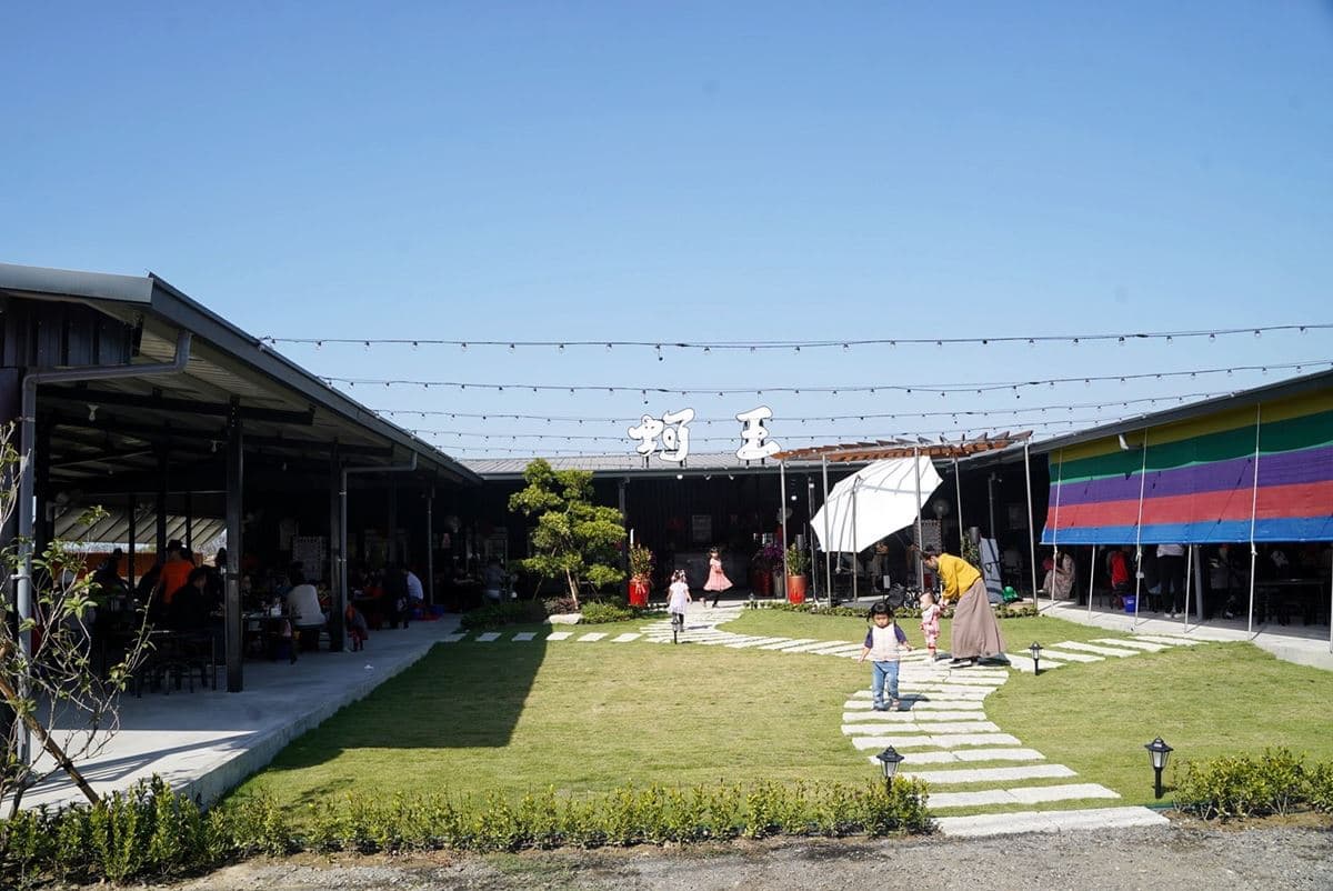 200元烤蚵吃到飽!免費看川劇變臉、駐唱歌手表演,吃百道熱炒、烤雞 200元烤蚵吃到飽!免費看川劇變臉、駐唱歌手表演,吃百道熱炒、烤雞