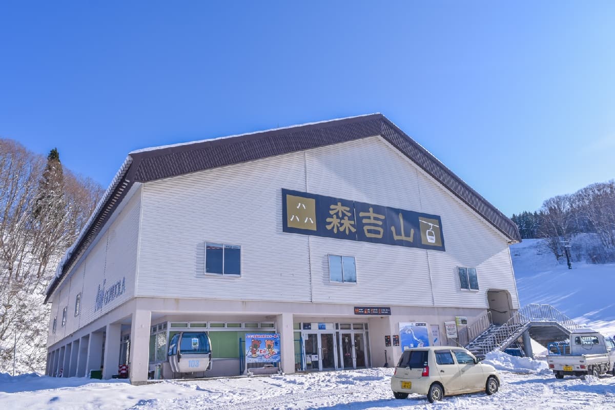 最美雪國列車!日本秋田必玩鐵道旅行,還可樹冰中滑雪、訪400年小京都 最美雪國列車!日本秋田必玩鐵道旅行,還可樹冰中滑雪、訪400年小京都