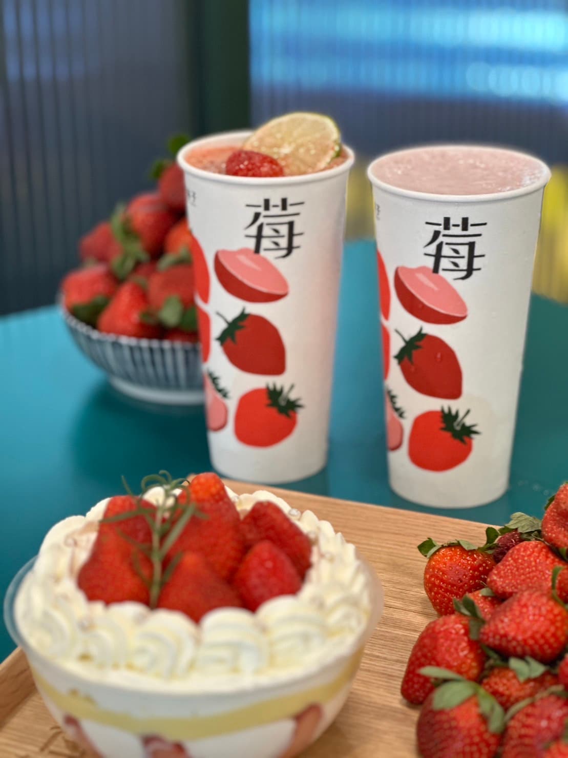 浮誇草莓手搖飲大戰!鶴茶樓17顆草莓甘露、大苑子草莓飲+折田菓舖千層快閃 浮誇草莓手搖飲大戰!鶴茶樓17顆草莓甘露、大苑子草莓飲+折田菓舖千層快閃